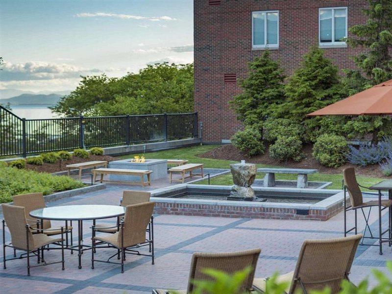 ホテル Courtyard Burlington Harbor エクステリア 写真