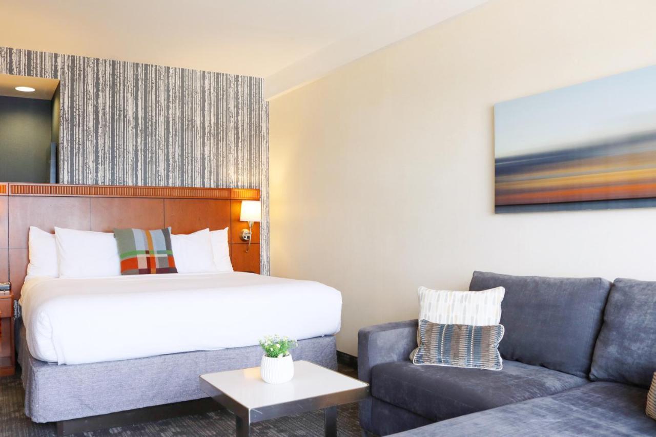 ホテル Courtyard Burlington Harbor エクステリア 写真