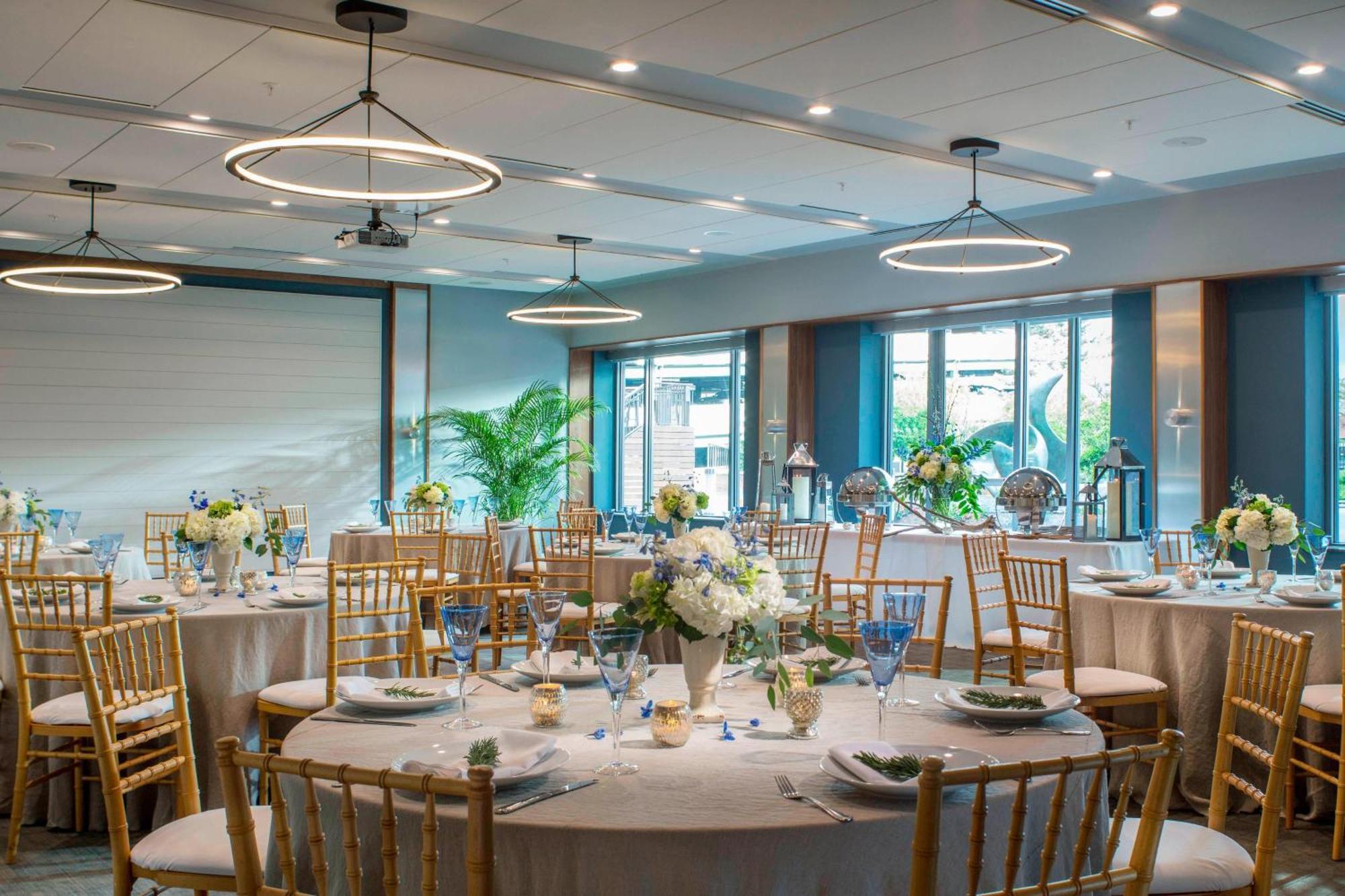 ホテル Courtyard Burlington Harbor エクステリア 写真