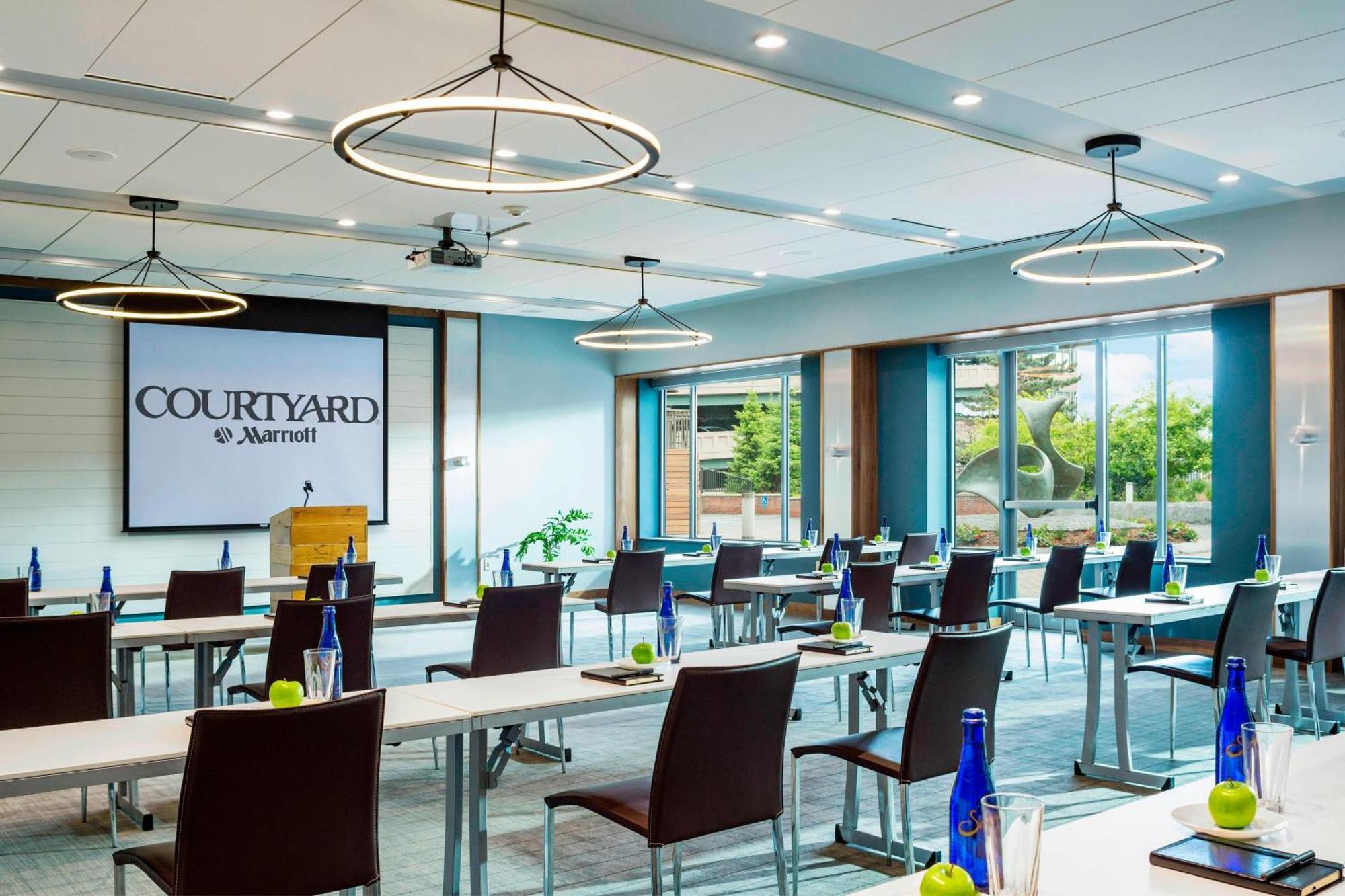 ホテル Courtyard Burlington Harbor エクステリア 写真