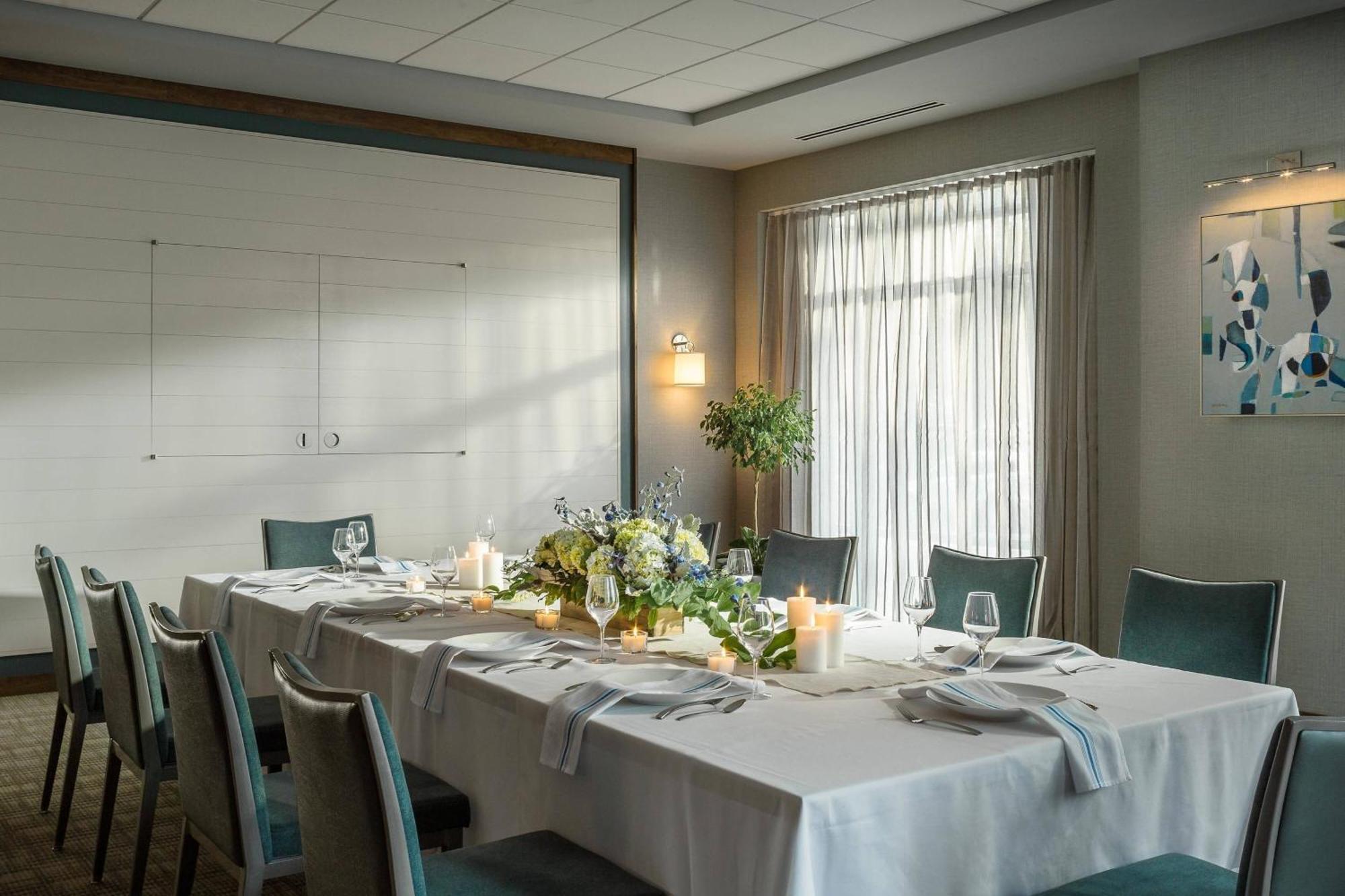 ホテル Courtyard Burlington Harbor エクステリア 写真