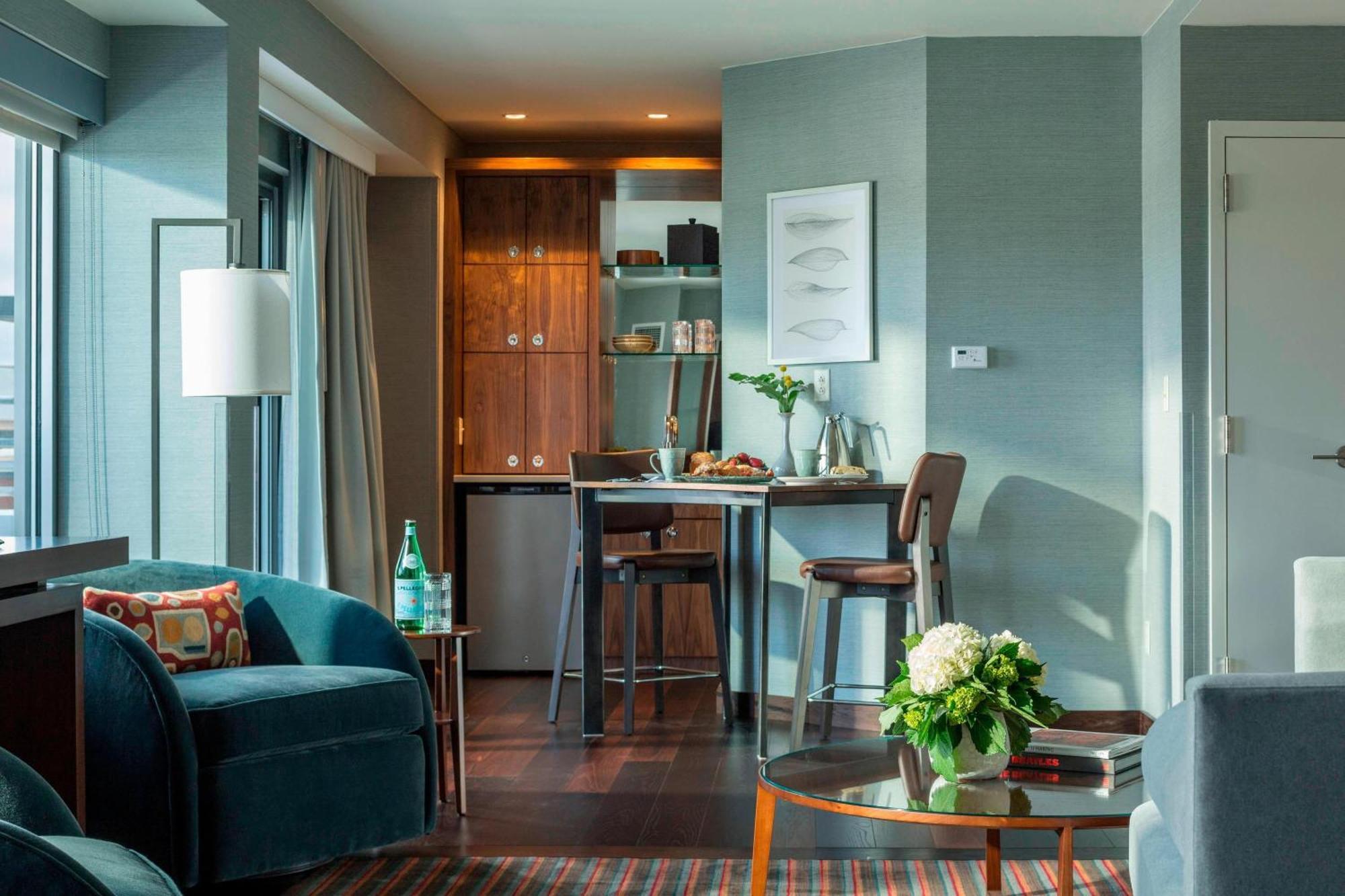 ホテル Courtyard Burlington Harbor エクステリア 写真