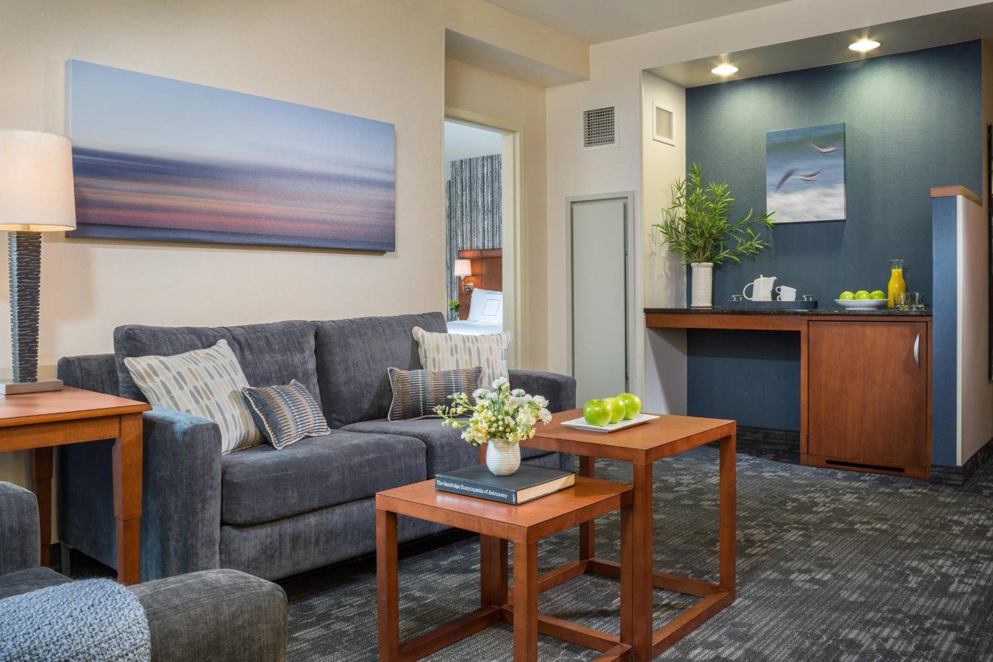 ホテル Courtyard Burlington Harbor エクステリア 写真