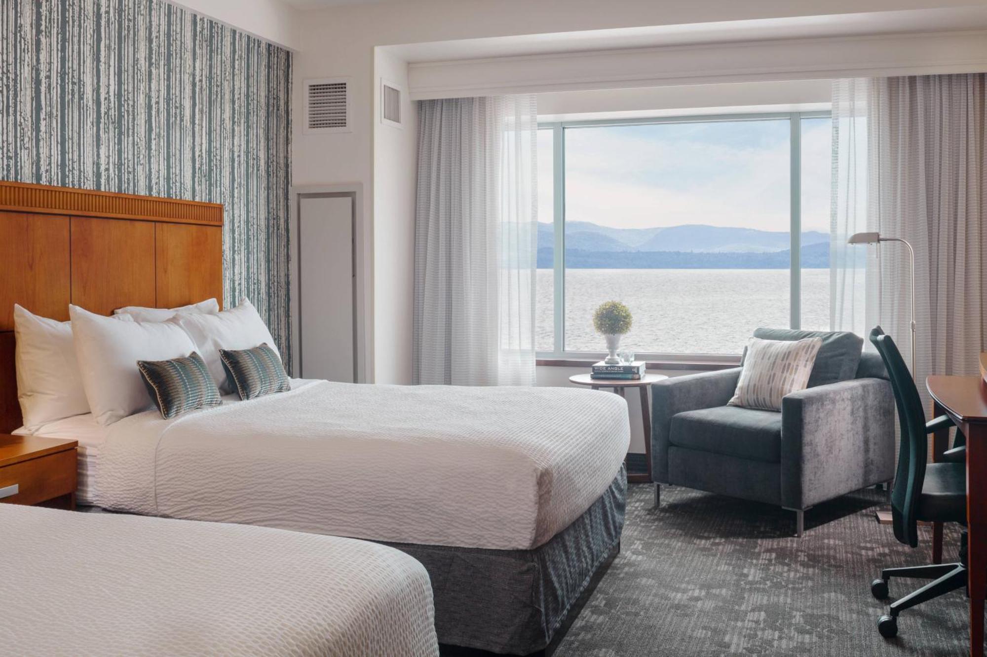 ホテル Courtyard Burlington Harbor エクステリア 写真