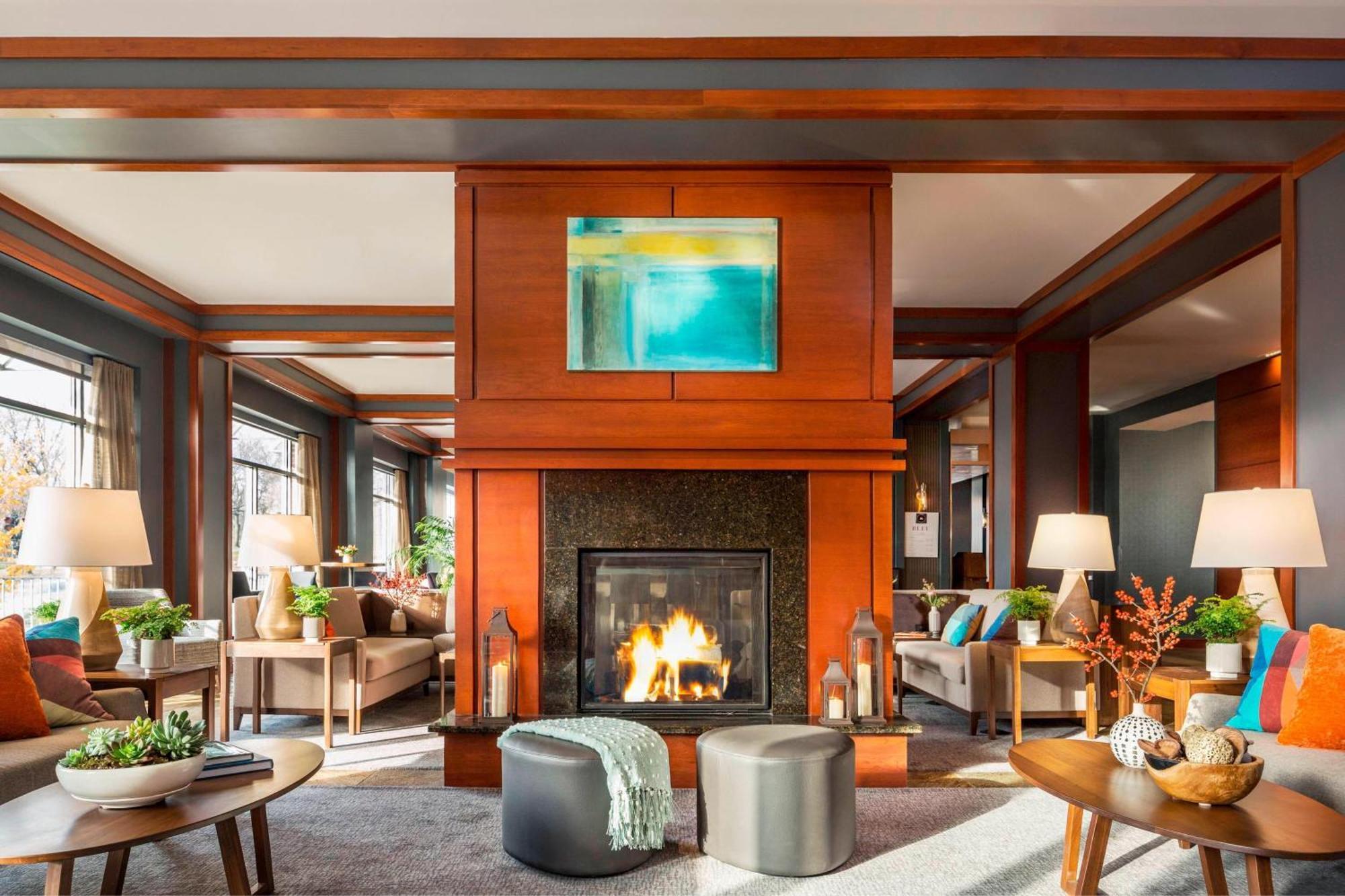 ホテル Courtyard Burlington Harbor エクステリア 写真