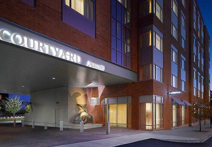 ホテル Courtyard Burlington Harbor エクステリア 写真