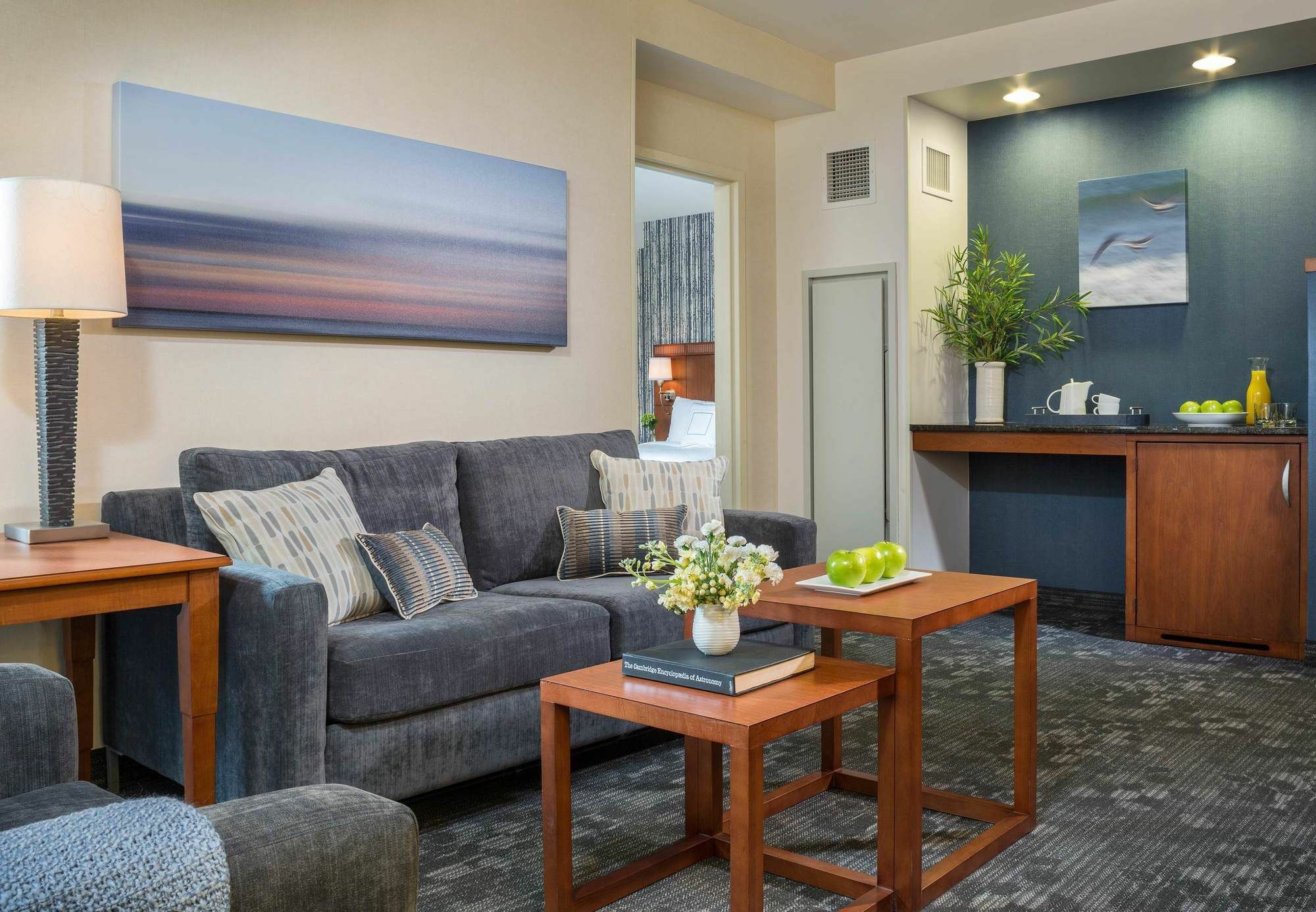 ホテル Courtyard Burlington Harbor エクステリア 写真