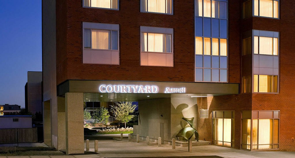 ホテル Courtyard Burlington Harbor エクステリア 写真